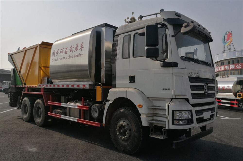 同步碎石封層車(chē)-陜汽德龍后雙橋同步碎石封層車(chē)